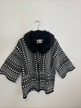 Chico's Black and White Patterned Cardigan with Removable Faux Fur Collar Size 2